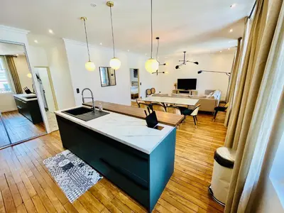 Télévision ou salle de divertissement dans l'établissement Le BIG duplex, hypercentre, 4 chambres, spacieux