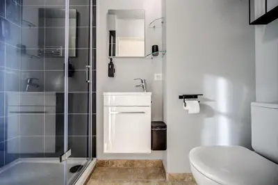 Salle de bains dans l'établissement La Suite du Roi Henri