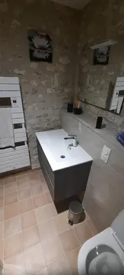 Salle de bains dans l'établissement Les mimosas