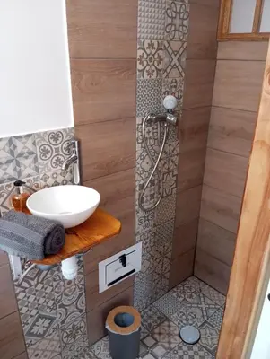 Salle de bains dans l'établissement La petite cabane