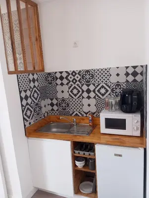 Cuisine ou kitchenette dans l'établissement La petite cabane
