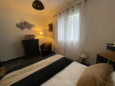 Un ou plusieurs lits dans un hébergement de l'établissement Chambres à 20minutes du circuit des 24h du mans