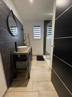 Salle de bains dans l'établissement Chambres à 20minutes du circuit des 24h du mans