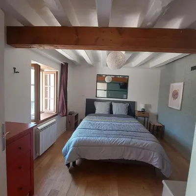 Un ou plusieurs lits dans un hébergement de l'établissement Maison au calme avec jardin exotique pour 7 personnes