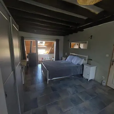Un ou plusieurs lits dans un hébergement de l'établissement Maison au calme avec jardin exotique pour 7 personnes