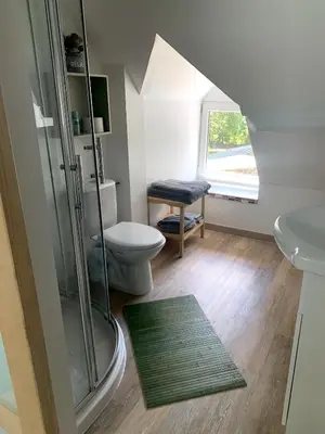 Salle de bains dans l'établissement Le petit bois mayetais