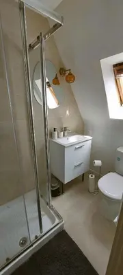 Salle de bains dans l'établissement Chic Studio Roberta à Tours - Parking gratuit, Gare de Tours et St-Pierre-des-Corps TGV & Parc Expo