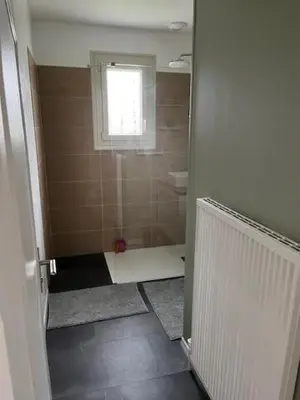 Salle de bains dans l'établissement Maison avec jardin proche circuit des 24h