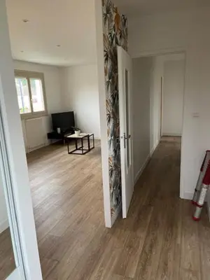Télévision ou salle de divertissement dans l'établissement Maison avec jardin proche circuit des 24h