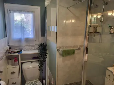 Salle de bains dans l'établissement Escapade idéale avec Jardin - 5 min du circuit des 24H - L'Instant Clef