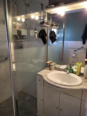 Salle de bains dans l'établissement Escapade idéale avec Jardin - 5 min du circuit des 24H - L'Instant Clef