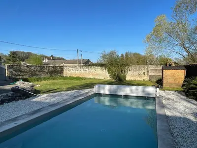 Piscine de l'établissement Les Prairies du Val d'Amboise Grand Gite 15 pers PMR avec piscine ou située à proximité