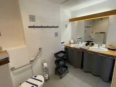 Plan de l'établissement Les Prairies du Val d'Amboise Grand Gite 15 pers PMR avec piscine