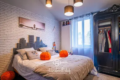 Un ou plusieurs lits dans un hébergement de l'établissement Maison avec terrasse parfaite pour les 24H et GP Moto