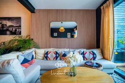 Coin salon dans l'établissement Maison avec terrasse parfaite pour les 24H et GP Moto