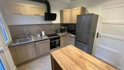 Cuisine ou kitchenette dans l'établissement L 'Escale Amicale