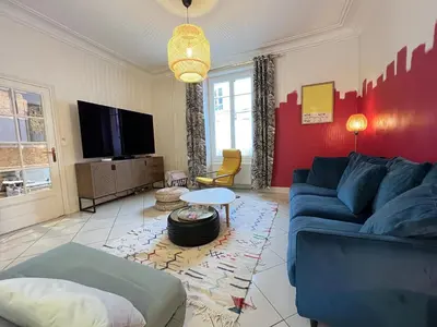 Télévision ou salle de divertissement dans l'établissement Le Nuancier - Garage - Jardin 10 pers