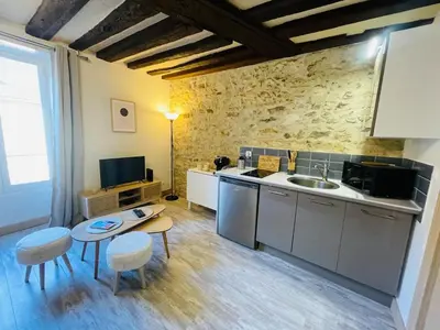 Cuisine ou kitchenette dans l'établissement Le Studio du Vieux-Mans - 2 guests - Wifi
