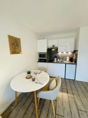 Cuisine ou kitchenette dans l'établissement Le Studio de Théa - Private Parking - 2 Guests