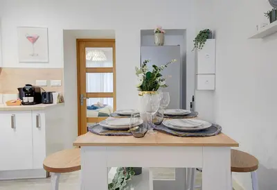 Cuisine ou kitchenette dans l'établissement Le code de Vinci