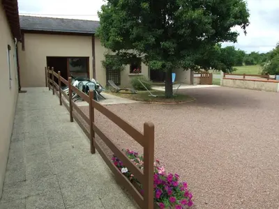Jardin de l'établissement Gîte Anjou familial avec cheminée, climatisation, WIFI - FR-1-622-95