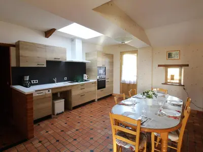 Cuisine ou kitchenette dans l'établissement Gîte Anjou familial avec cheminée, climatisation, WIFI - FR-1-622-95