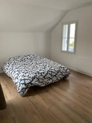Un ou plusieurs lits dans un hébergement de l'établissement Spacieux appartement avec terrasse