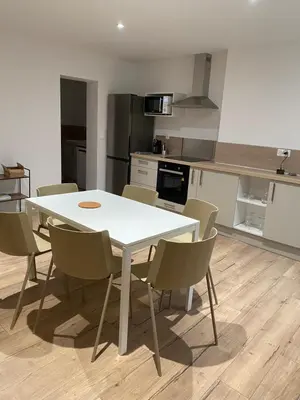 Cuisine ou kitchenette dans l'établissement Spacieux appartement avec terrasse