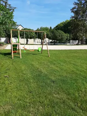 Aire de jeux pour enfants de l'établissement Gite Vergers de Fontenay La Loire