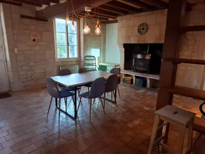 Télévision ou salle de divertissement dans l'établissement Moulin Rondard