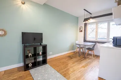 Télévision ou salle de divertissement dans l'établissement Le Pic-Paris