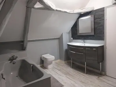Salle de bains dans l'établissement La Tourangelle