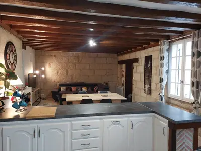 Cuisine ou kitchenette dans l'établissement La Tourangelle