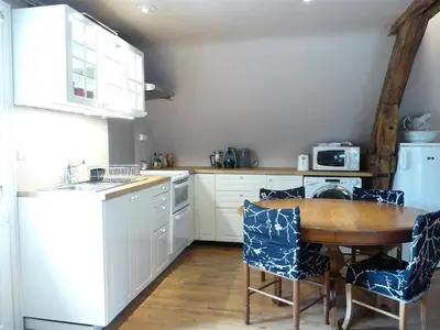 Cuisine ou kitchenette dans l'établissement Le Plessis, Stone Farmhouse Loft with Gardens and Pool