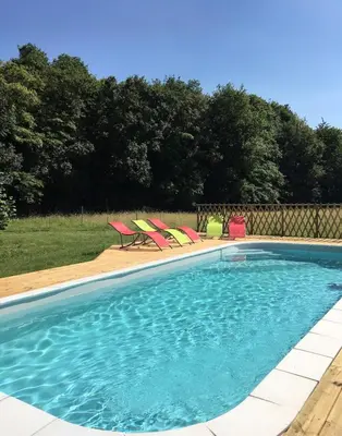 Piscine de l'établissement Le Plessis, Stone Farmhouse Loft with Gardens and Pool ou située à proximité