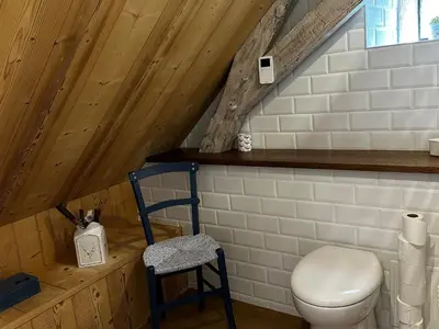 Salle de bains dans l'établissement Chambre spacieuse avec piscine et parking privé - FR-1-410-464