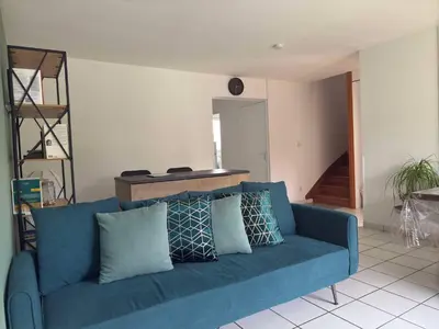Coin salon dans l'établissement Maison de 82m2 proche du Mans avec parking privé