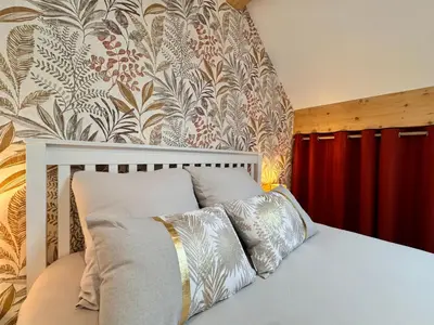 Un ou plusieurs lits dans un hébergement de l'établissement Chambres privées avec salle d'eau, clim, TV - Proche circuit - Campagne - 2p