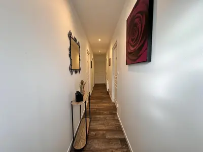 Télévision ou salle de divertissement dans l'établissement Chambres privées avec salle d'eau, clim, TV - Proche circuit - Campagne - 2p
