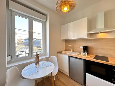 Cuisine ou kitchenette dans l'établissement Les studios de la gare - Centre Le Mans - Calme