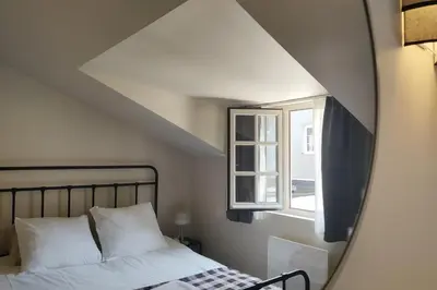 Un ou plusieurs lits dans un hébergement de l'établissement Maison de Charme & Cour Privée dans le Cœur Historique d'Amboise