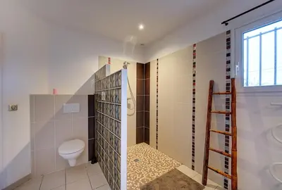 Salle de bains dans l'établissement La maison en bois - 6 personnes