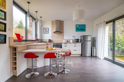 Cuisine ou kitchenette dans l'établissement Cocon Urbain au coeur du Mans - Parking & Jardin - L'Instant Clef