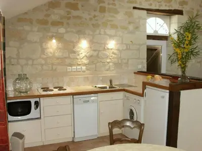 Cuisine ou kitchenette dans l'établissement Gîte familial en forêt près de Chinon - FR-1-381-232