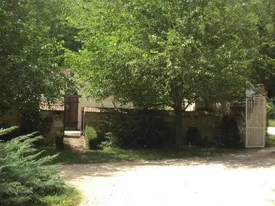 Jardin de l'établissement Gîte familial en forêt près de Chinon - FR-1-381-232