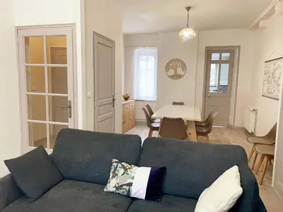 Coin salon dans l'établissement Superbe Triplex rénové à Blois avec Wi-Fi inclus - FR-1-491-455