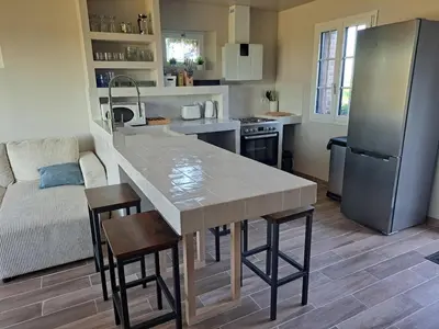 Cuisine ou kitchenette dans l'établissement Gite 4 a 6 pers avec piscine Vendome