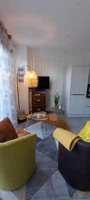 Coin salon dans l'établissement Gîte La Petite Lochoise