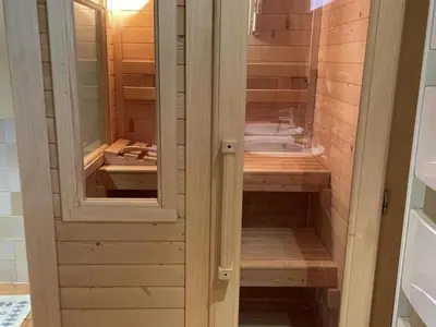 Salle de bains dans l'établissement Gîte chaleureux avec sauna, près des châteaux de la Loire - FR-1-491-456