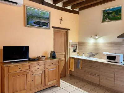 Cuisine ou kitchenette dans l'établissement Gîte chaleureux avec sauna, près des châteaux de la Loire - FR-1-491-456